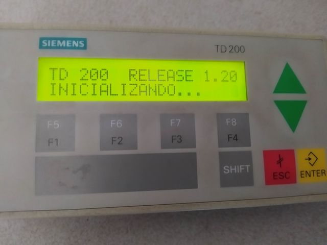 Pantalla SIEMENS TD 200 y cable.