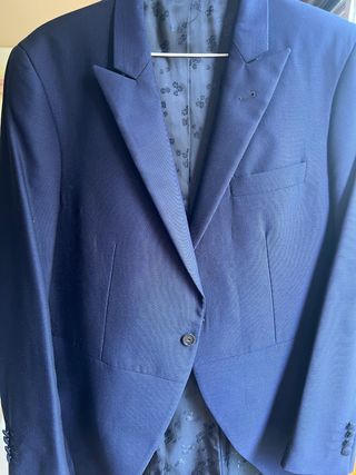 Traje de novio azul