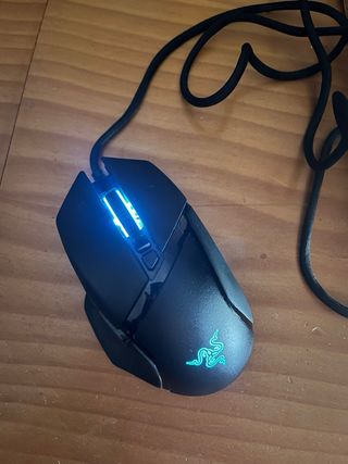 Ratón Razer Negro con Luces Verdes