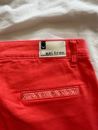 Pantalones de pinzas color coral