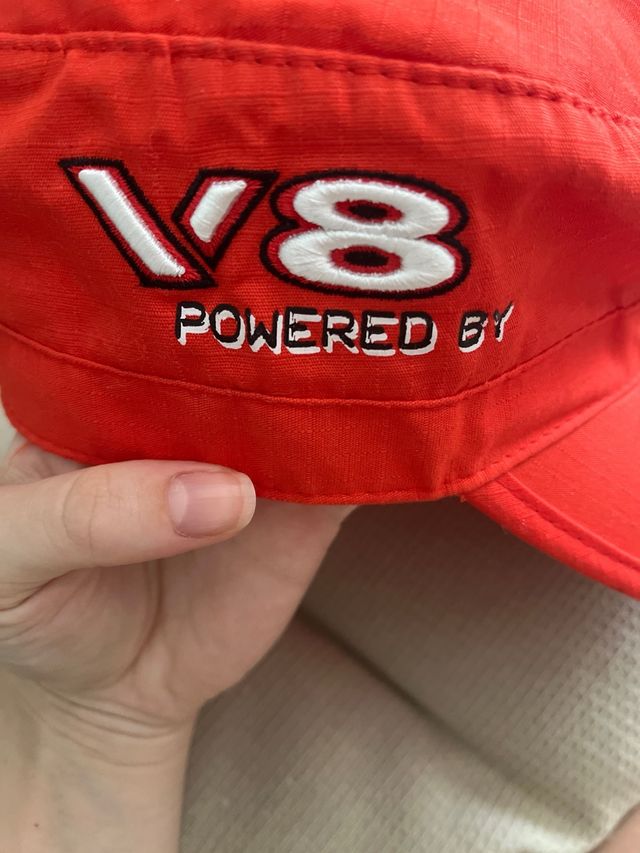 Gorra Ferrari V8 Roja