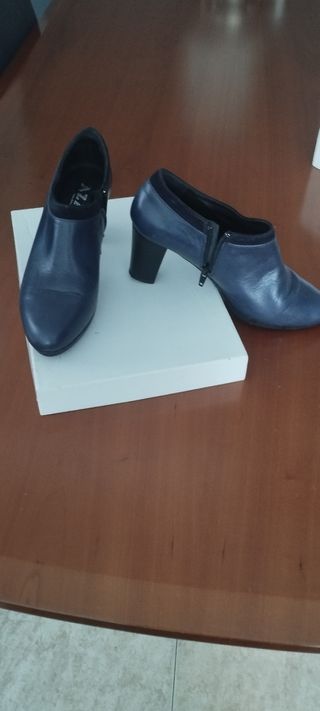 Botines de piel azul, poco uso para pie estrecho 