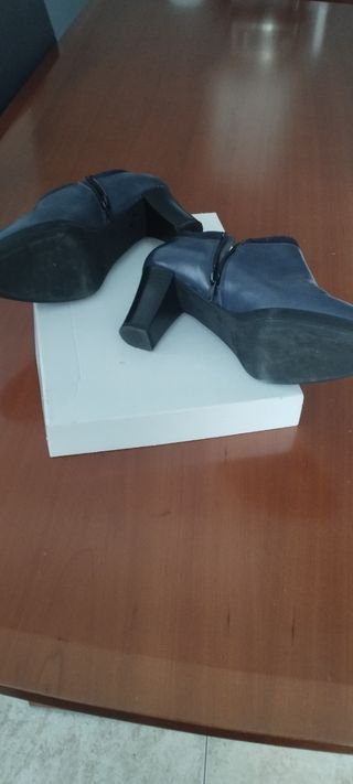 Botines de piel azul, poco uso para pie estrecho 