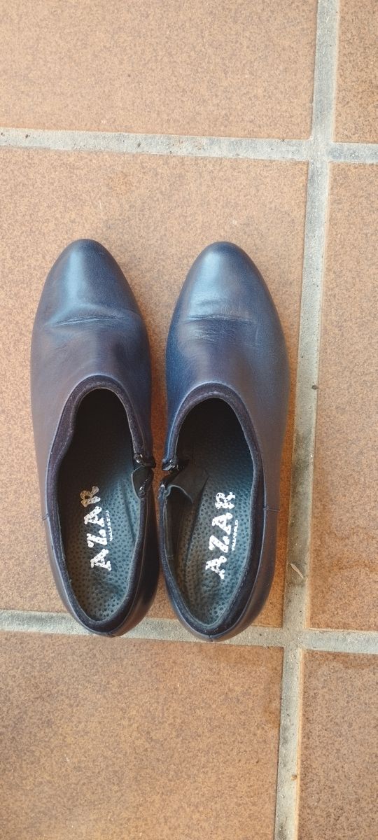 Botines de piel azul, poco uso para pie estrecho