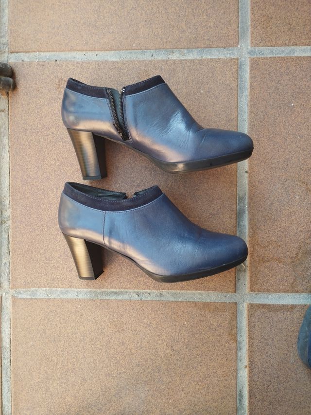 Botines de piel azul, poco uso para pie estrecho