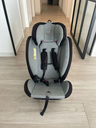 Silla de coche gris