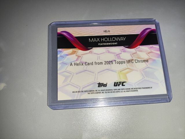 Max Holloway gel-6 UFC Topps Chrome 