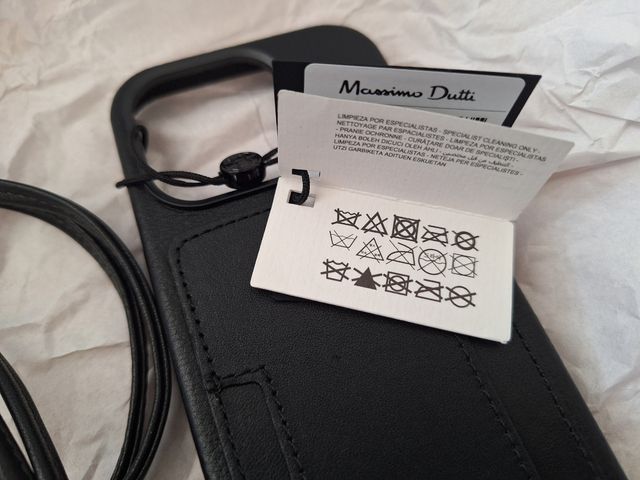 Funda de piel negra para iPhone 14 Pro con correa