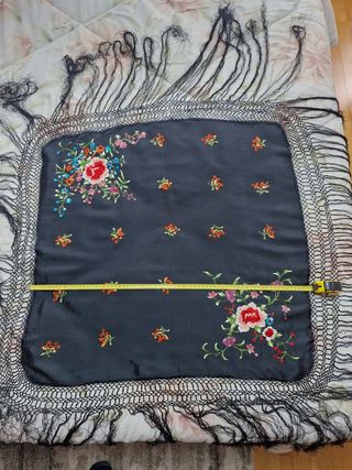 Pañuelo Baturra Bordado Negro, niña.