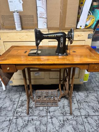 Máquina de coser Sigma antigua