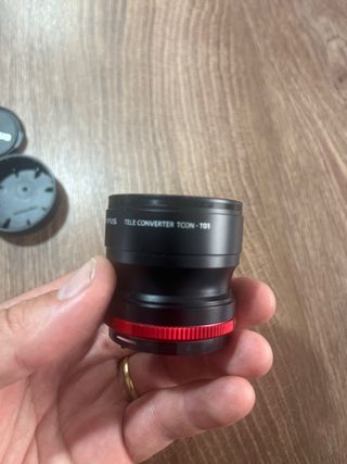 Objetivos y flash LED Olympus para buceo