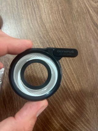 Objetivos y flash LED Olympus para buceo