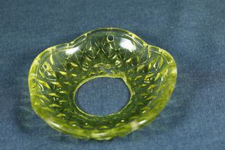 ANTIGUO CANDELABRO VIDRIO AMARILLO VERDOSO. 25 CM.