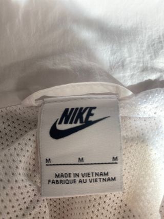Chaqueta Nike Beige y Blanca