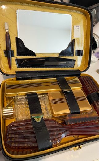 Neceser de viaje de cuero años 50