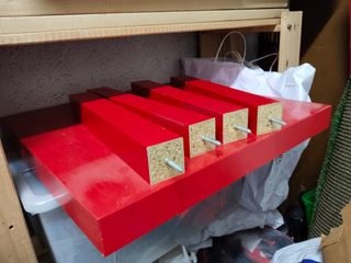 Mesita auxiliar roja