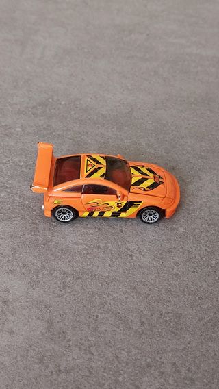 Modellino auto sportiva arancione Mattel