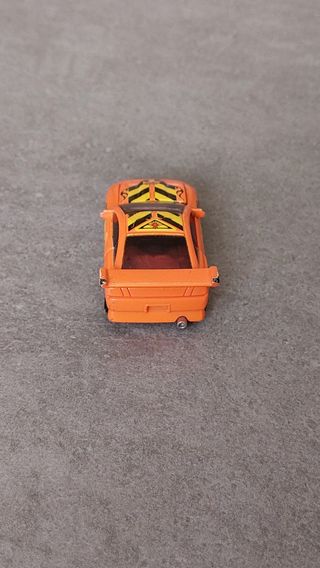 Modellino auto sportiva arancione Mattel