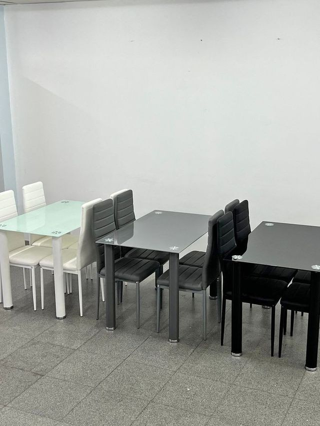 Mesa comedor y 4 sillas cristal y metal