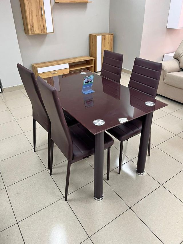 Mesa comedor y 4 sillas cristal y metal