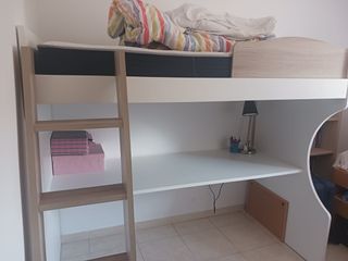 Litera con escritorio y escalera