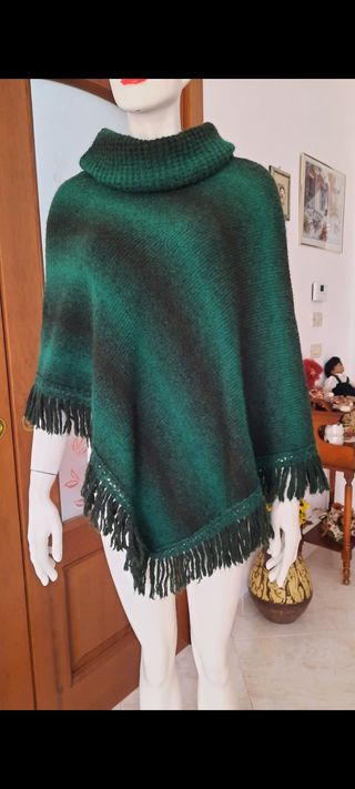 Poncho morbido a righe verdi e marroni