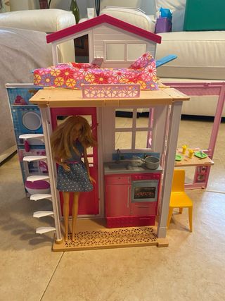 Casa Barbie 2 Pisos con Muebles y Muñecas