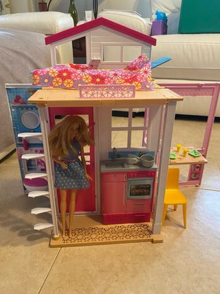 Casa Barbie 2 Pisos con Muebles y Muñecas