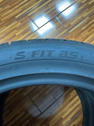 Neumáticos 235/40R19 nuevos 2 unidades
