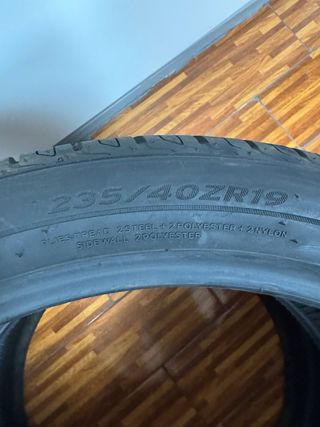 Neumáticos 235/40R19 nuevos 2 unidades