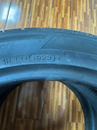 Neumáticos 235/40R19 nuevos 2 unidades