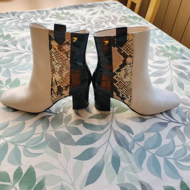 Botines Gioseppo beige y negro