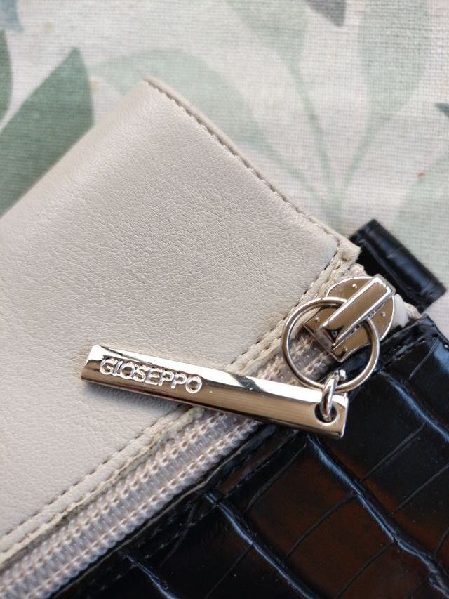 Botines Gioseppo beige y negro