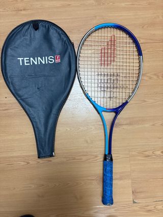 Raqueta de tenis con funda