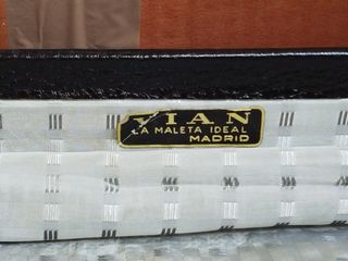 Maleta antigua de cuero negra