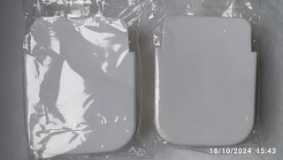 Supporto da parete bianco per telecomando/cellular