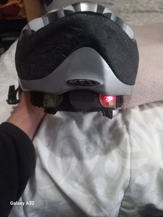 Casco de bicicleta KED con luces