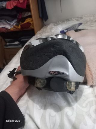 Casco de bicicleta KED con luces