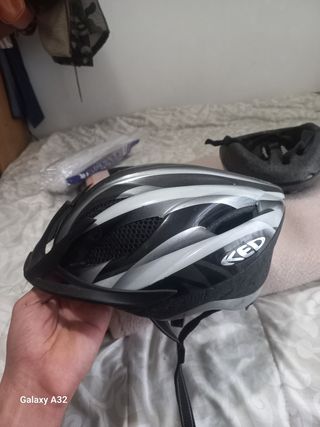 Casco de bicicleta KED con luces
