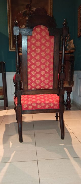 Sillón Renacentista Tapizado Rojo Madera Oscura