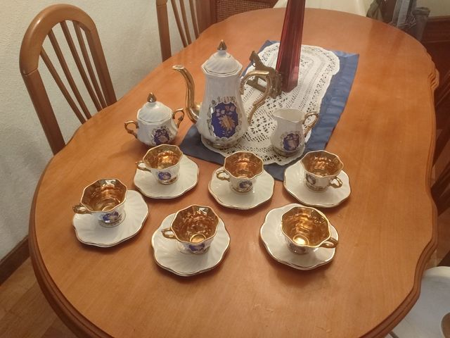  Urge venta Juego de café porcelana y oro marca pi