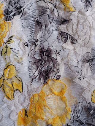 Mantón de baturra con 
 encaje floral  para niña d