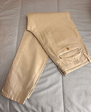 Pantalón chino beige hombre