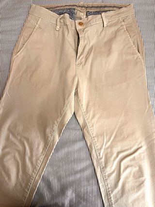 Pantalón chino beige hombre