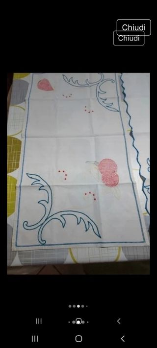 Set 2 centrini ricamati mezzo punto Vintage