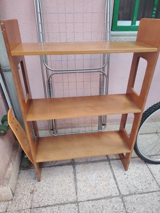 Estantería de madera