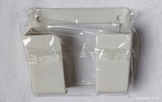 Supporto da parete bianco per telecomando/cellular