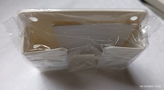 Supporto da parete bianco per telecomando/cellular