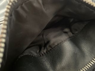 Chaqueta cuero negra estilo motero
