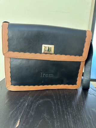 Bolso de piel nuevo.
